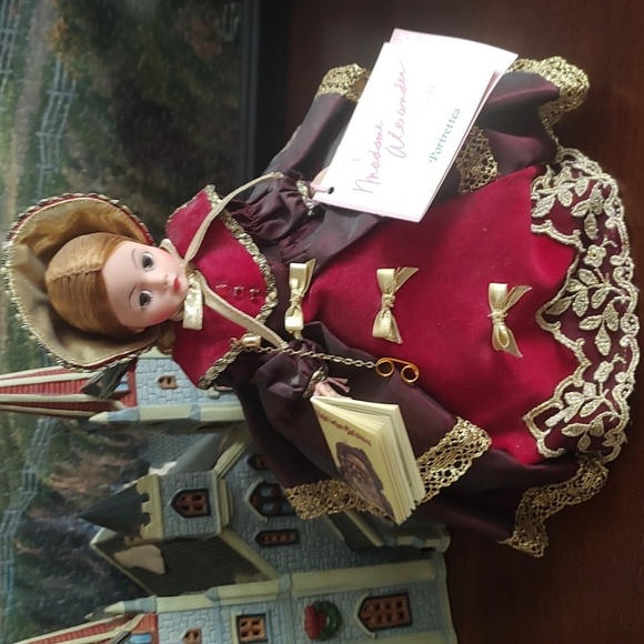 Christmas Caroler/Madame Alexander Doll - Picture 3 of 12